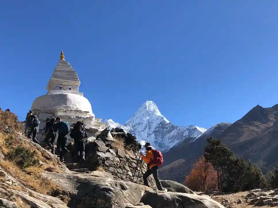 lobuche peak climbing trail