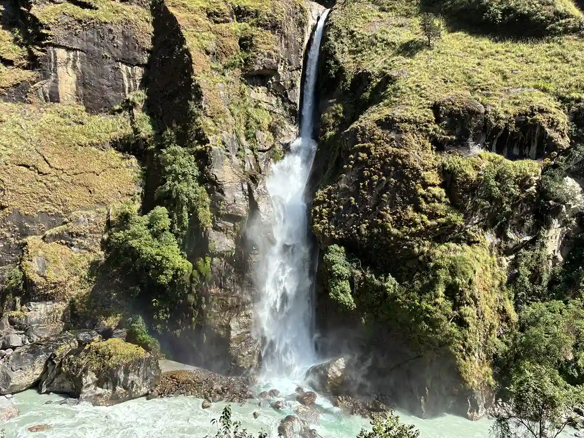 narphu trek waterfall